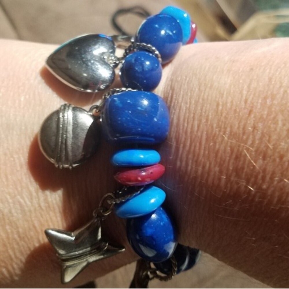 2 Beaded Bracelets, One with charms and large beads the other small beads - Picture 5 of 6